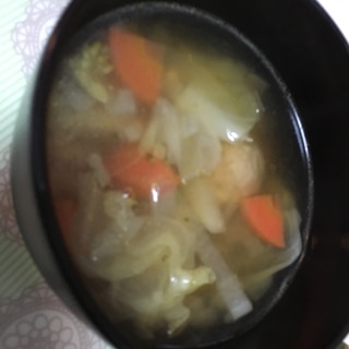 白菜、にんじん、肉団子のスープ